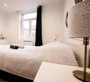 1 slaapkamer, een strijkplank/strijkijzer, wifi, beddengoed