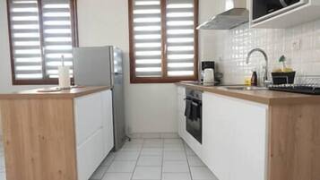 Fridge, microwave, oven, coffee/tea maker