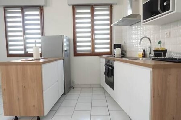 Fridge, microwave, oven, coffee/tea maker - The authentic Carvin 2P (Carvin)