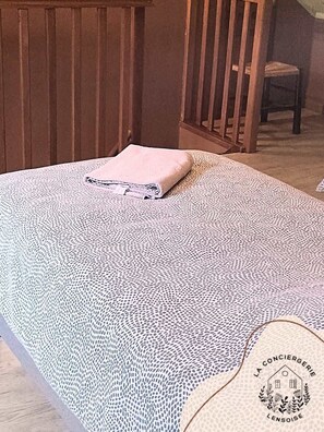 2 bedrooms, iron/ironing board, WiFi, bed sheets - L'Authentique, Wifi, Parking, 4pers, Carvin centre (Carvin)