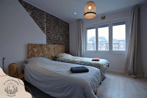 2 chambres, fer et planche à repasser, Wi-Fi, draps fournis