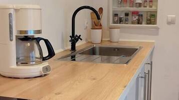 Réfrigérateur, micro-ondes, four, lave-vaisselle