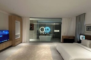 2 bedrooms, iron/ironing board, WiFi, bed sheets - This is a fully furnished 4-bedroom with a pool

 (Adenta Municipality)