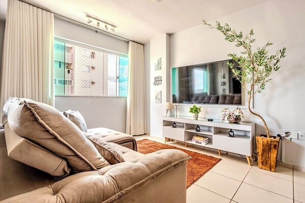 Living area - 3BR Apartment with Pool/Sauna close to the center (Vila Viana Goiânia)