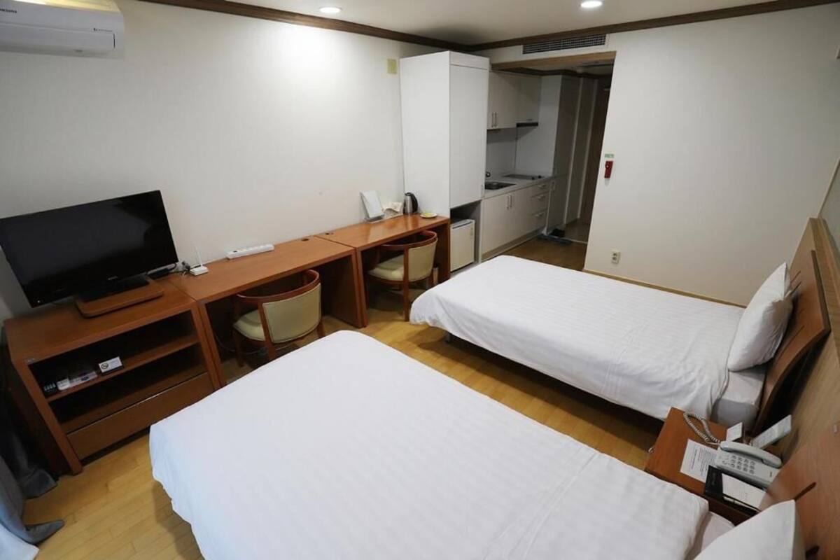 Habitación Deluxe con 2 camas individuales, balcón, vistas al río | Escritorio, espacio para trabajar con un portátil, wifi gratis