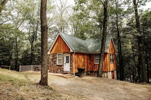 Cozy cabin with AC, WiFi in Weikert PA