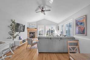 TV connectée, cheminée, baby-foot