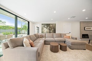 Smart TV - 2231 Managed by Brampton Park (Lighthouse Point)