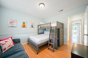 2 bedrooms, desk, iron/ironing board, travel cot - 821 Managed by Brampton Park (Delray Beach)