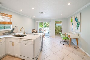 Fridge, microwave, oven, stovetop - 821 Managed by Brampton Park (Delray Beach)