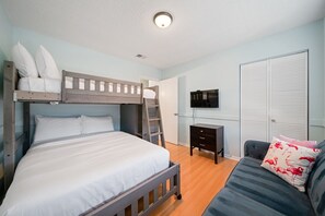 2 bedrooms, desk, iron/ironing board, travel cot - 821 Managed by Brampton Park (Delray Beach)