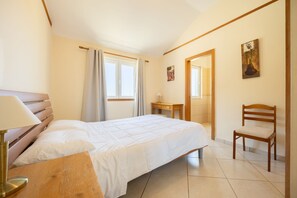 3 dormitorios, tabla de planchar con plancha, wifi gratis y ropa de cama