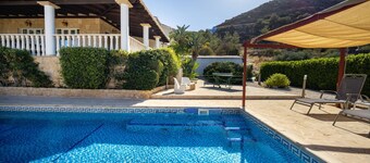 Pomos Harbour View Villa – luxury with panoramic sea views