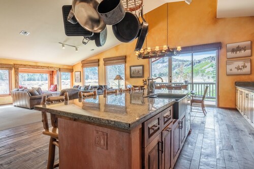 XXL Snowcreek #747 - 5 Bedroom 4 Bathroom Sleeps 12 Pet Friendly, Amazing Mountain Views