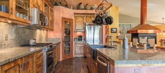XXL Snowcreek #747 - 5 Bedroom 4 Bathroom Sleeps 12 Pet Friendly, Amazing Mountain Views