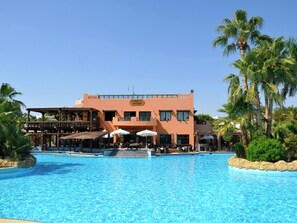 10 outdoor pools, open 9:00 AM to 6:00 PM, pool umbrellas, pool loungers - Delta Sharm Resort - Sharm El-Sheikh (Sharm El Sheikh)