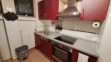 Mikrowelle, Ofen, Herdplatte, Geschirrspüler