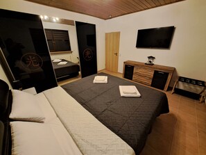 1 bedroom, desk, iron/ironing board, free WiFi - Modern apartment in Oberbexbach, for up to 5 people, with desk & parking space (Bexbach)