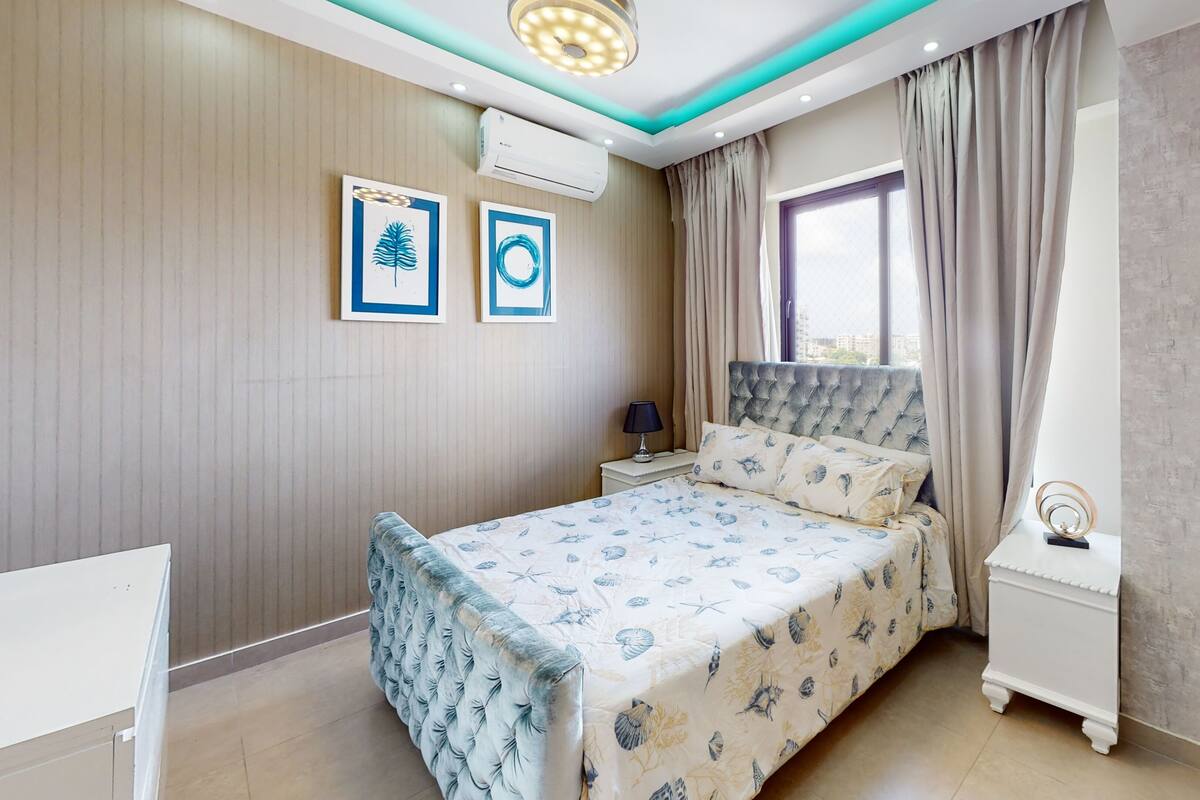 Comfort Condo, 1 Queen Bed, Private Bathroom, Mountain View