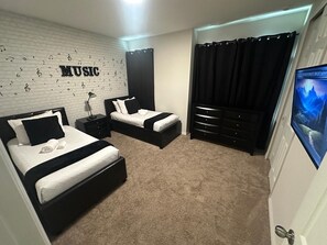 4 Schlafzimmer, Bügeleisen/Bügelbrett, Reisekinderbett, WLAN