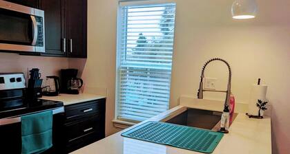 Charming townhome next to park, trails, close to downtown, discounts for month+