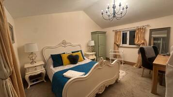 Cottage | 2 bedrooms, iron/ironing board, free WiFi, bed sheets