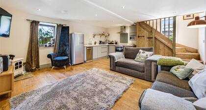 Meagill Cottage a Cozy Retreat With hot tub