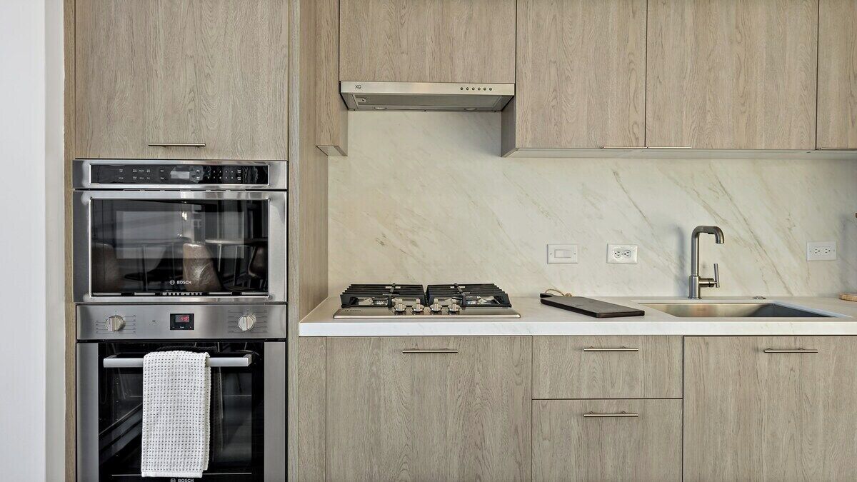 Køleskab, mikrobølgeovn, ovn, kogeplade