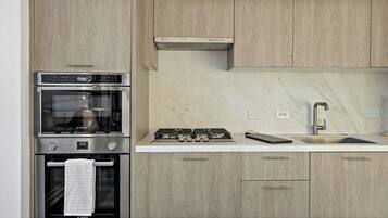 Fridge, microwave, oven, stovetop