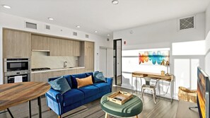 Smart TV, fireplace