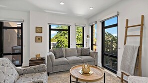 Smart TV - Contemporary | Downtown | Views (Washington)