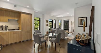 Contemporary | Downtown | Views