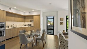 Fridge, microwave, oven, stovetop - Contemporary | Downtown | Views (Washington)