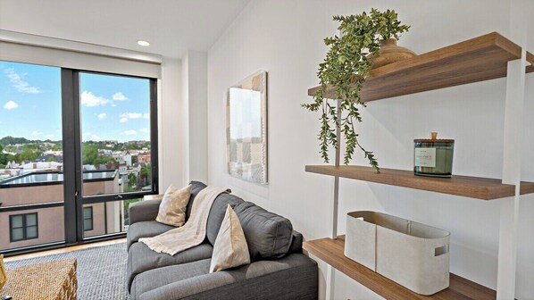 Smart TV - Contemporary | Downtown | Views (Washington)