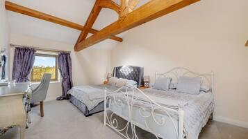 House | 5 bedrooms, free WiFi, bed sheets