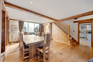 Dining - 5-bed Retreat, Sleeps 12 in Harrogate With Hot Tub (Harrogate)