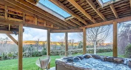 5-bed Country Retreat in Harrogate With Hot Tub