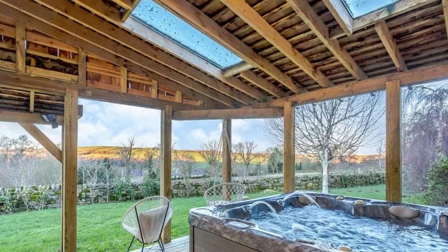 5-bed Country Retreat in Harrogate With Hot Tub