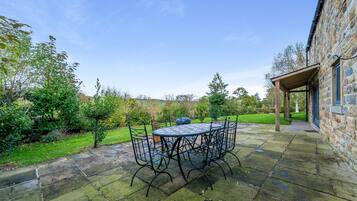 House | Outdoor dining