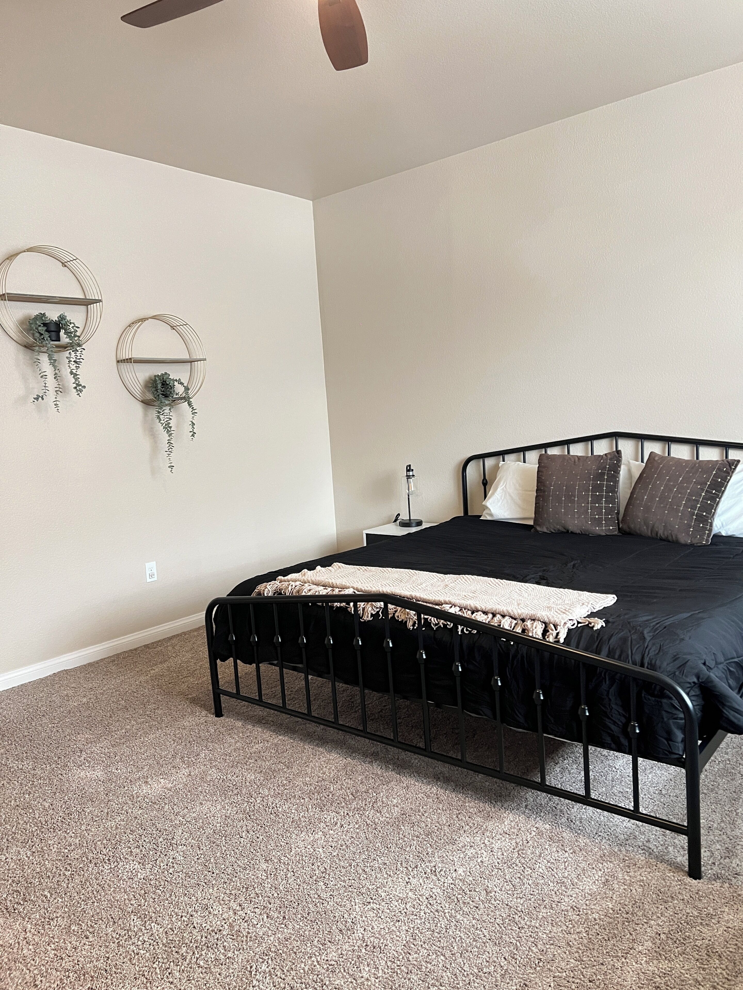 3 habitaciones, tabla de planchar con plancha y wifi gratis 