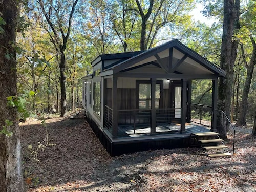 Cozy modern lake cabin on enchanting Eufaula 