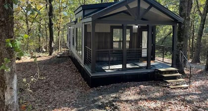 Cozy modern lake cabin on enchanting Eufaula