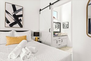 5 soverom, strykejern/-brett, wi-fi og sengetøy