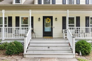 Exterior detail - Spacious 5-bedroom house with AC and WiFi in delightful Mechanicsville (Mechanicsville)