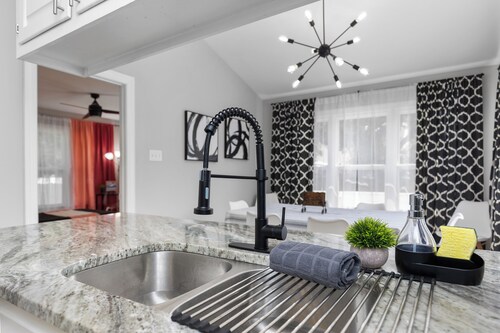 Spacious 5-bedroom house with AC and WiFi in delightful Mechanicsville