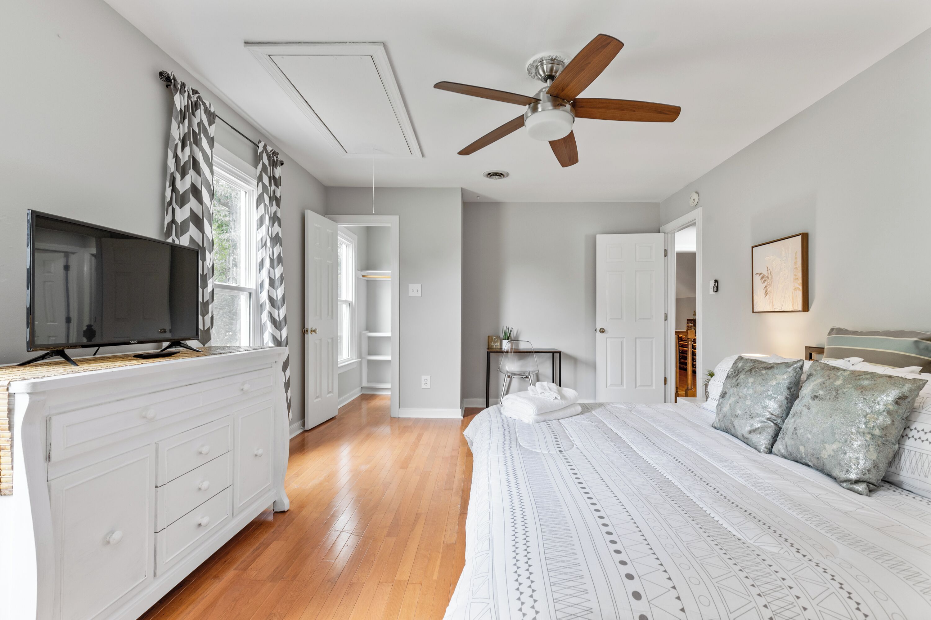 5 chambres, fer et planche à repasser, Wi-Fi, draps fournis