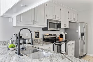 Private kitchen - Spacious 5-bedroom house with AC and WiFi in delightful Mechanicsville (Mechanicsville)