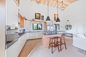 Fridge, oven, toaster, blender