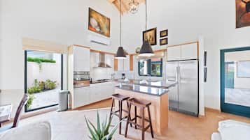 Fridge, oven, toaster, blender