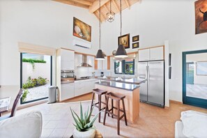 Refrigerador, horno, tostadora y licuadora 